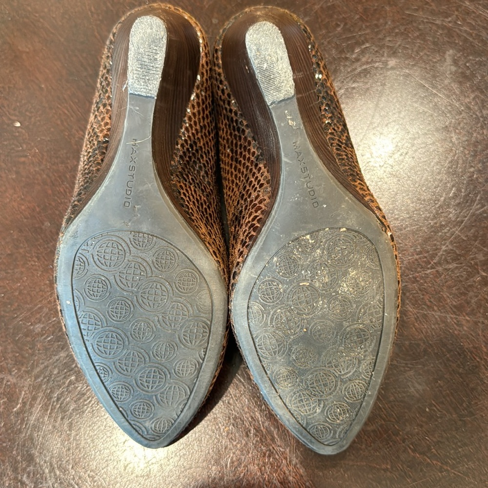 Max Studio Wedge - Picture 3 of 6